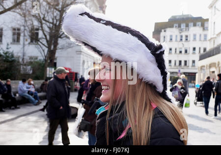 Brighton UK 27. Februar 2016 - Anti-Dachs Cull Demonstranten versammelten sich im Stadtzentrum von Brighton bevor Sie sich auf einen Marsch zum Strand heute Credit: Simon Dack/Alamy Live News Stockfoto