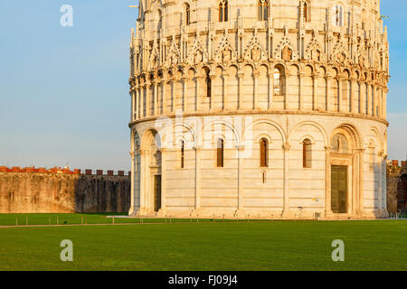 Piazza dei Miracoli Baptisterium in Pisa ausführlich Stockfoto
