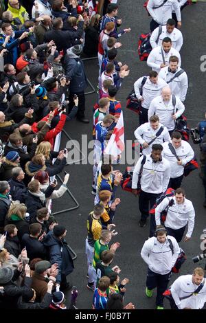 Twickenham, London, UK. 27. Februar 2016. RBS Six Nations Championships. England gegen Irland. Das englische Team kommen in Twickenham. Bildnachweis: Aktion Plus Sport/Alamy Live-Nachrichten Stockfoto