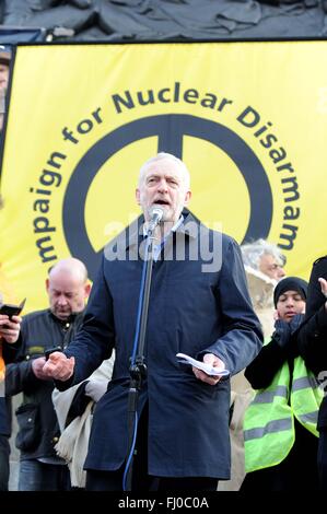 Jeremy Corbyn spricht Führer der Labour Party bei den CND Anti Trident Protestkundgebung, London, UK Stockfoto