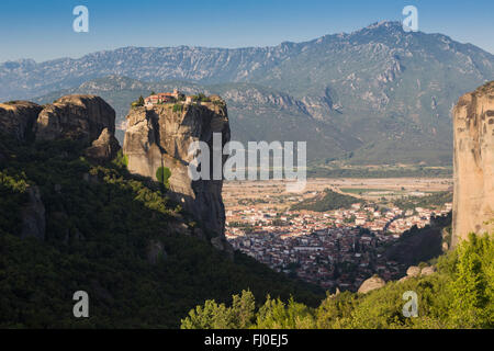 Meteora, Thessalien, Griechenland.  Die östlichen orthodoxen Heiligen Dreifaltigkeit-Kloster. (In Griechisch, Agia Triada, Ayías Triádhos oder Agia Triada) Stockfoto