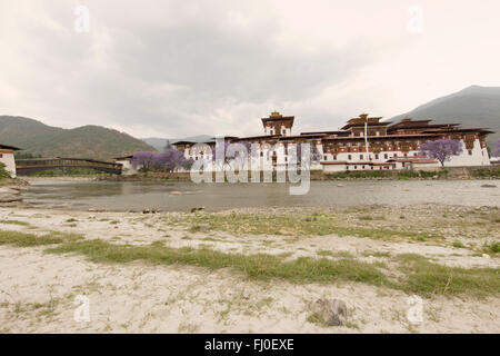 Punakha Dzong, diente der 2. Dzong in Bhutan und es entsteht als Hauptstadt und Regierungssitz bis Mitte 1950. Stockfoto
