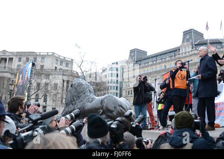 London, UK. 27. Februar 2016. Vielzahl der Presse versammeln, um einen Schuss von Labour-Chef, Jeremby Corbyn zu bekommen. Bildnachweis: Marc Ward/Alamy Live-Nachrichten Stockfoto