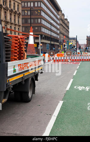 Störung und Straßensperrung in Manchester City Centre verbunden mit Erweiterungen von der Straßenbahn. Stockfoto