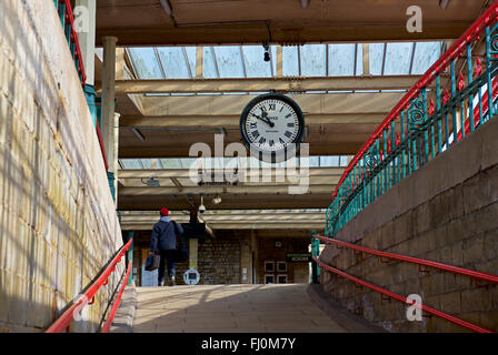 Die Uhr am Bahnhof Carnforth, Lancashire, England UK Stockfoto