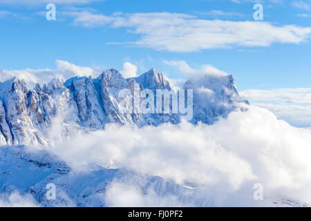 herrliche Aussicht auf einem Berg in einem Wintertag Stockfoto