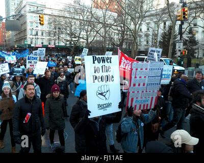 New York, USA. 28. Februar 2016. Bernie Sanders März in New York City, New York. USA © Mark Apollo/Alamy Live News Bildnachweis: Mark Apollo/Alamy Live-Nachrichten Stockfoto