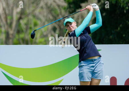 Chonburi, Thailand. 27. Februar 2016. Charley Hull von England in Honda LPGA Thailand 2016 im Siam Country Club, Pattaya Old Course am 27. Februar 2016 in Chonburi, Thailand. Bildnachweis: Chatchai Somwat/Alamy Live-Nachrichten Stockfoto