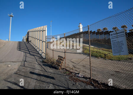 Blick von der amerikanischen Seite der US-Tijuana, Mexiko Grenze Zaun in der Nähe von San Ysidro, Kalifornien Stockfoto