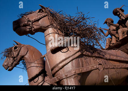 Metall-Skulptur der Postkutsche durch den Künstler Ricardo Breceda, Aguanga, Kalifornien, USA Stockfoto