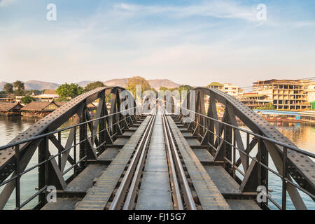 Die berühmte Brücke River Kwai in Kanchanaburi, Thailand. Die Brücke war Teil der berühmten Tod Eisenbahnen, die versucht, die Japanses Stockfoto