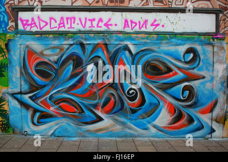 Bunte Graffitiwand in Bristol Stockfoto