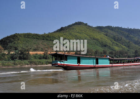 Bunte Slowboat, Mekong-Fluss, Laos Stockfoto