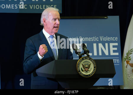US-Vizepräsident Joe Biden spricht an der National Domestic Violence Hotline-Center in Austin, Texas Stockfoto