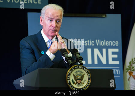 US-Vizepräsident Joe Biden spricht bei der National Domestic Violence hotline Stockfoto