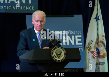US-Vizepräsident Joe Biden spricht bei der National Domestic Violence hotline Stockfoto