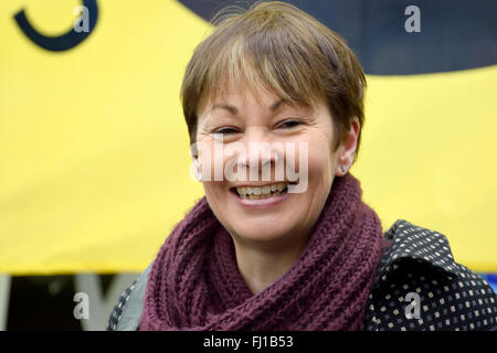 Caroline Lucas MP (grüne Partei, Brighton Pavilion) bei einer CND "Stop Trident" rally in London, Februar 2016 Stockfoto