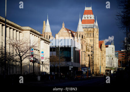 Universität von Manchester Whitworth Hall der University of Manchester ALAN GILBERT LEARNING COMMONS Studentenschaft altes und neues Modell si Stockfoto