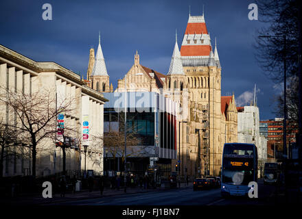 Universität von Manchester Whitworth Hall der University of Manchester ALAN GILBERT LEARNING COMMONS Studentenschaft altes und neues Modell si Stockfoto