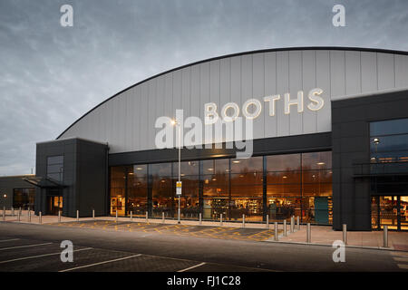 Ständen Supermarkt modernes Design Architektur in Burscough Geschäften einkaufen Einkäufer speichern Einzelhandel Bezirk Supermarktkette re Stockfoto