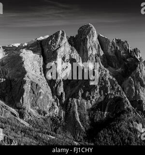 Die Pale di San Martino Berg Gruppe. Cima Rosetta und Pala Berge. Trentino Dolomiten. Italienische Alpen. Schwarz Weiß Berglandschaft. Alpen. Stockfoto