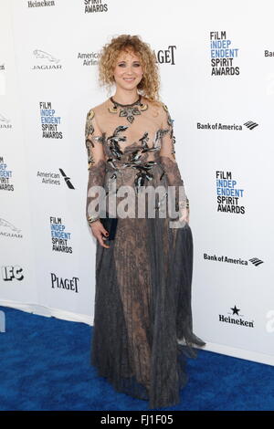 Santa Monica, Los Angeles, Kalifornien, USA. 27. Februar 2016. Schauspielerin Juno Temple kommt bei 31. jährlichen Film Independent Spirit Awards in einem Zelt am Strand von Santa Monica in Santa Monica, Los Angeles, USA, am 27. Februar 2016. Foto: Hubert Boesl - NO WIRE SERVICE - Kredit: Dpa picture-Alliance/Alamy Live News Stockfoto
