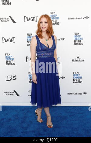 Santa Monica, Los Angeles, Kalifornien, USA. 27. Februar 2016. Schauspielerin Jessica Chastain kommt bei 31. jährlichen Film Independent Spirit Awards in einem Zelt am Strand von Santa Monica in Santa Monica, Los Angeles, USA, am 27. Februar 2016. Foto: Hubert Boesl - NO WIRE SERVICE - Kredit: Dpa picture-Alliance/Alamy Live News Stockfoto