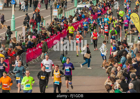 Abgang von Brighton Halbmarathon 28. Februar 2016, East Sussex, England. Stockfoto