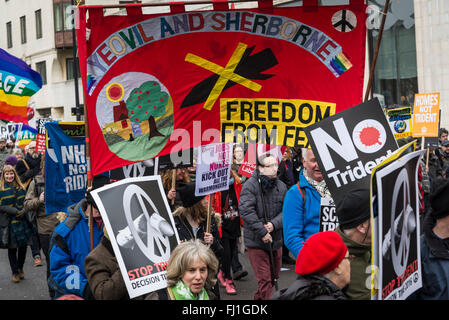 London, UK. 27. Februar 2016. Stoppen Sie Trident Demonstration, organisiert von der Kampagne für nukleare Abrüstung, London, England, UK. 27.02.2016 Credit: Bjanka Kadic/Alamy Live-Nachrichten Stockfoto