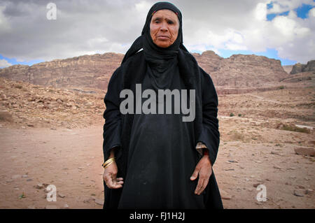 Petra, Jordanien - Landschaft und Beduinen Menschen Stockfoto