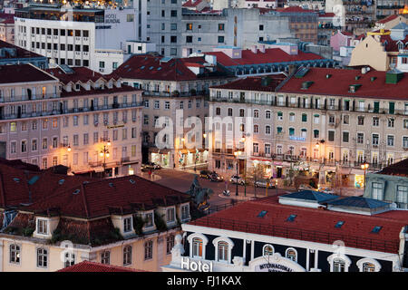 Portugal-Stadtzentrum von Lissabon am Abend, Gebäude Praca da Figueira Platz in der Innenstadt von Stockfoto