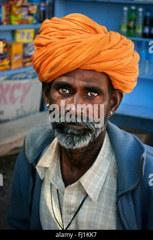 Rajasthani Mann mit Turban und Schnurrbart in Jaisalmer, Indien Stockfoto