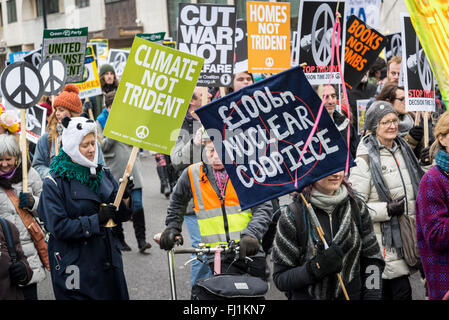 London, UK. 27. Februar 2016. Stoppen Sie Trident Demonstration, organisiert von der Kampagne für nukleare Abrüstung, London, England, UK. 27.02.2016 Credit: Bjanka Kadic/Alamy Live-Nachrichten Stockfoto