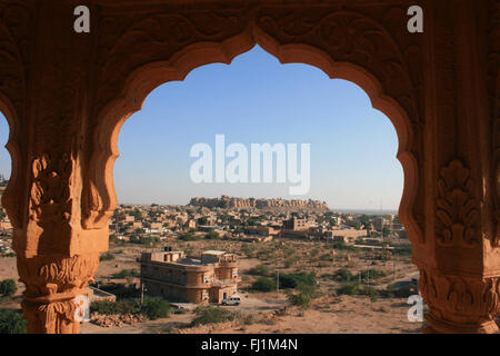 Herrlicher Panoramablick auf die Stadt, mit Jaisalmer Fort Festung in der Mitte, Rajasthan, Indien Stockfoto