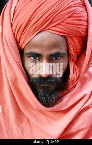 Atemberaubende Portrait von hinduistischen Sadhus guru Yogi Swami in Jodhpur, Rajasthan, Indien Stockfoto