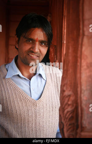Smart indischen Kerl mit Tilak in Jaipur, Indien Stockfoto