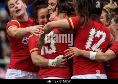 Troll, Wales, Großbritannien. 28. Februar 2016. Wales V Frankreich - Frauen RBS 6 Nations 2016 - Wales zu feiern, nachdem ihr erstes versuchen Credit: Samuel Bay/Alamy Live News Stockfoto