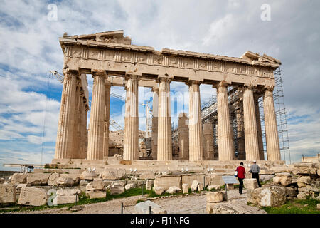 Touristen am Parthenon in Athen Stockfoto