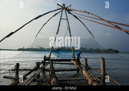 Chinesische Fischernetze in Fort Kochi Cochin, Kerala, Indien Stockfoto