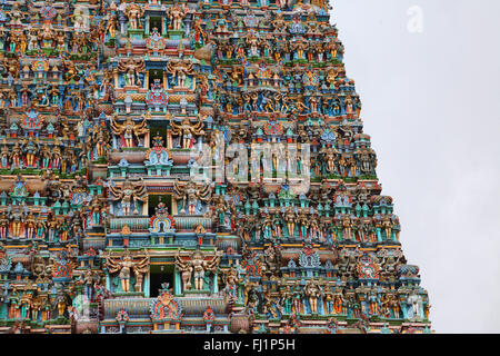 Außenwand/Gopuram der hinduistischen Sri Meenakshi Tempel, Madurai, Tamil Nadu, Indien Stockfoto
