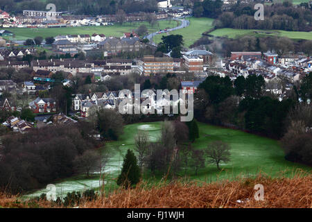 Ansicht eines Teils der gold-Kurs und Stadt Caerphilly Caerphilly Mountain, Gwent, Wales, Vereinigtes Königreich Stockfoto