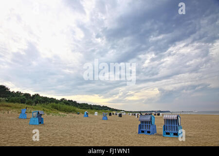 Mit Kapuze Strandkörbe an der Ostsee in Heringsdorf, Mecklenburg-Vorpommern Zustand, Deutschland Stockfoto