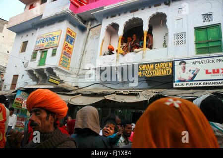 Menge während in Pushkar Pushkar Mela camel Fair, Rajasthan, Indien Stockfoto