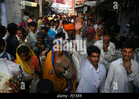 Menge während in Pushkar Pushkar Mela camel Fair, Rajasthan, Indien Stockfoto