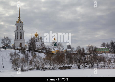 Russischen Provinzstadt Shuya befindet sich am Fluss Teza in Ivanovo Oblast, Russland Stockfoto