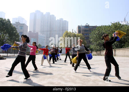 Tanz Proben für das chinesische Neujahr in Guiyang, Provinz Guizhou, China Stockfoto