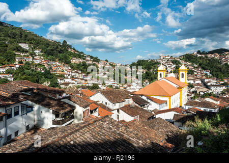 Blick von der Unesco Welt Erbe Stadt Ouro Preto in Minas Gerais, Brasilien Stockfoto