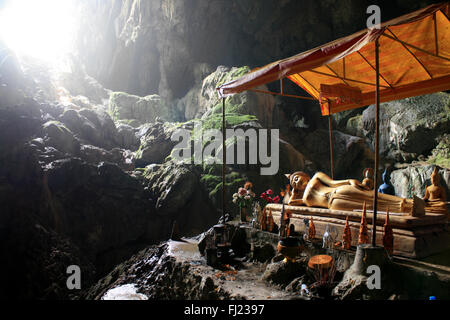 Buddha in Tham Phu Kham Höhle, in der Nähe von Vang Vieng, Laos Stockfoto