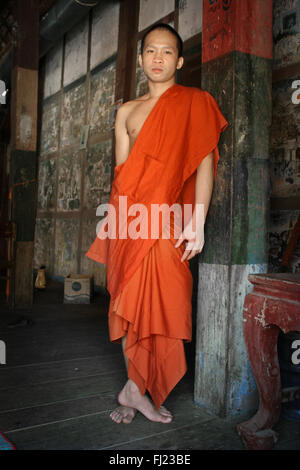 Portrait von buddhistischen Mönch im Kloster Luang Prabang, Laos, Asien Stockfoto