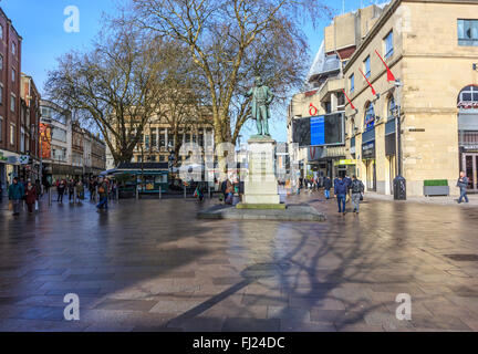 John Batchelor, "Freund der Freiheit" Statue der Hayes, Cardiff. Neben St. Davids Hall und The Hayes Snack Bar. Stockfoto